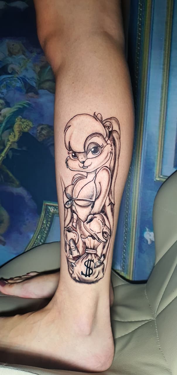 Tatuagem Fine Line com traços elegantes e sofisticados
